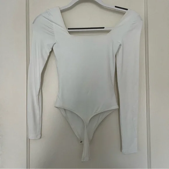 Aritzia BABATON Contour Square Neck Long Sleeve Bodysuit - Picture 3 of 3